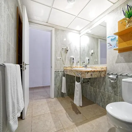 At 50m From The Ocean, With Wifi And Pool, In Puerto Del Carmen